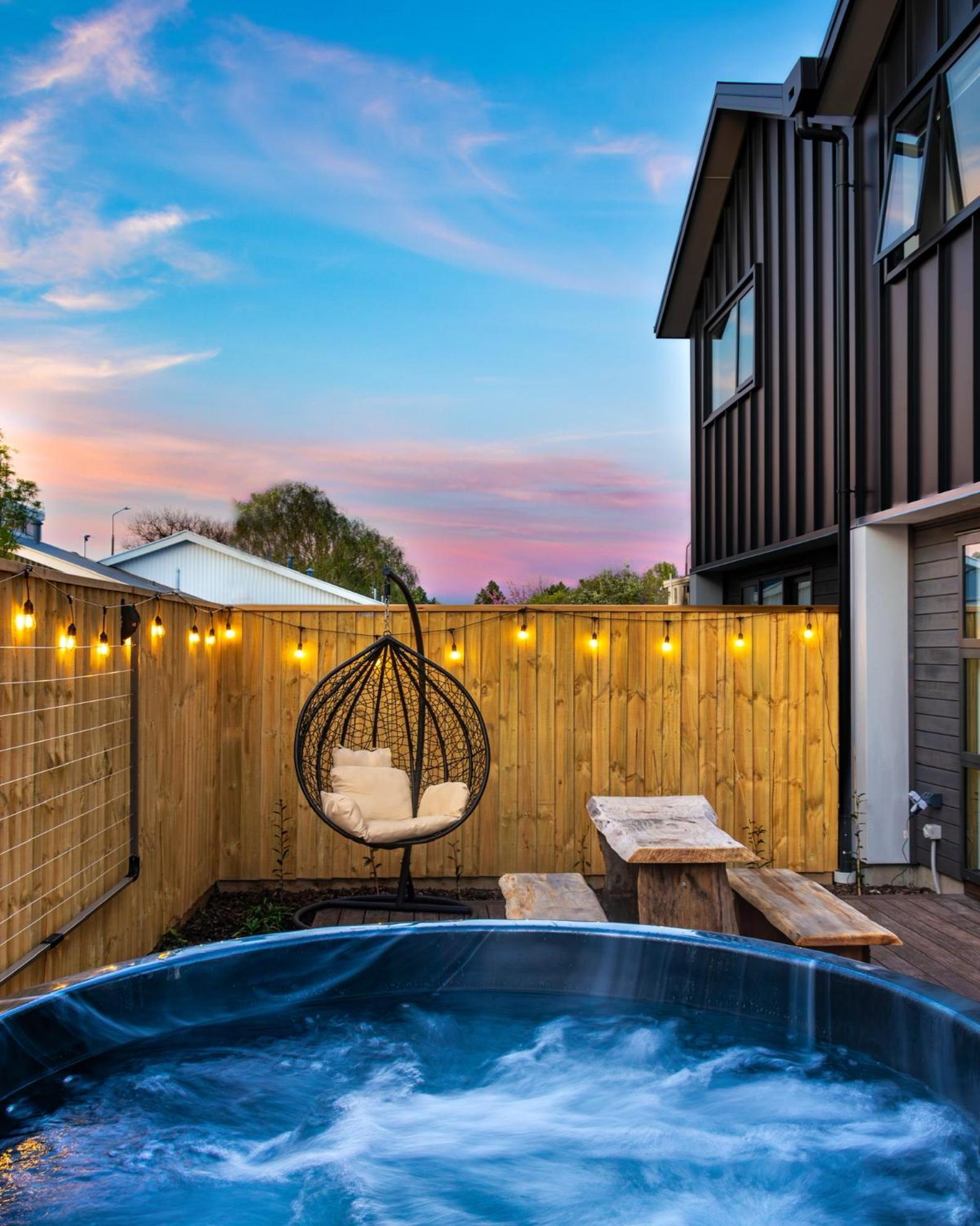 شقة Cozy Retreat With Hot Tub كريستتشيرش المظهر الخارجي الصورة